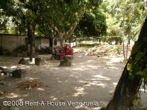 EILEEN CASTILLO Terreno  Venta Maracay San Isidro FLEXMLS-08-1736