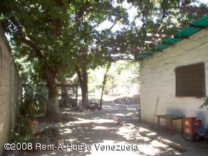 EILEEN CASTILLO Terreno Industrial En Venta En Maracay - San Isidro Código FLEX: 08-1736 No.1