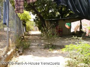 EILEEN CASTILLO Terreno Industrial En Venta En Maracay - San Isidro Código FLEX: 08-1736 No.2