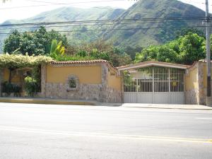 OSMAR GOMEZ Casa En Venta En Maracay - El Castaño C&oacute;digo FLEX: 08-2993
