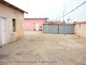 REAL & BUSINESS BROKER&acute;S C.A Terreno Comercial En Venta En Ciudad Ojeda - Intercomunal C&oacute;digo FLEX: 08-3900 No.1