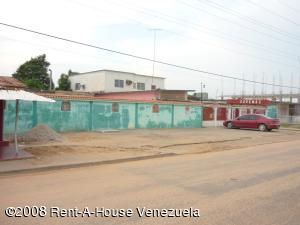 REAL & BUSINESS BROKER&acute;S C.A Terreno Comercial En Venta En Ciudad Ojeda - Intercomunal C&oacute;digo FLEX: 08-3900 No.2