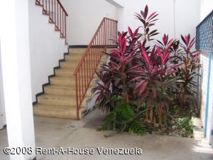 DAHYANA LUGO V-09650795-6 Edificio En Venta En Maracay - El Centro C&oacute;digo FLEX: 08-4360 No.9