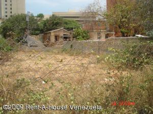 URDANETAYRODRIGUEZ Terreno Comercial En Venta En Maracaibo - Avenida El Milagro C&oacute;digo FLEX: 09-2022