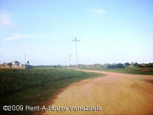 INMUEBLES  KSAMAR C.A. Terreno Residencial en Venta en Club Campestre El Paraiso en Higuerote C&oacute;digo: 09-2533 No.1