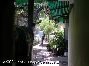 EILEEN CASTILLO Terreno Comercial En Venta En Maracay - Zona Centro C&oacute;digo FLEX: 09-3526