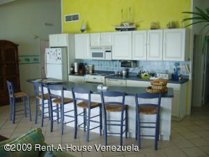 INMUEBLES KSAMAR C.A. Apartamento en Venta en Cimarron en Municipio Antolin del Campo Paraguachi Código: 09-4348 No.4