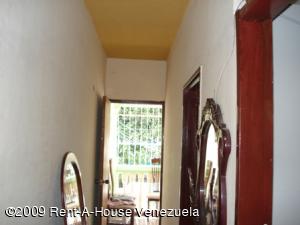 EILEEN CASTILLO Casa En Venta En Maracay - Barrio San Rafael Código FLEX: 09-4916 No.2