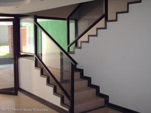 DAHYANA LUGO V-09650795-6 Apartamento En Venta En Maracay - Base Aragua C&oacute;digo FLEX: 09-5532 No.2