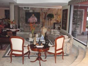 LUIS MONTENEGRO Rif V-02523213-1 Casa En Venta En Valencia - Guataparo Country Club C&oacute;digo FLEX: 09-6088 No.5