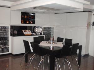 LUIS MONTENEGRO Rif V-02523213-1 Casa En Venta En Valencia - Guataparo Country Club C&oacute;digo FLEX: 09-6088 No.7