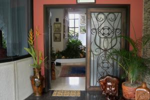 FRANQUICIA COMERCIAL GARIBALDI VALENCIA. Alquiler y venta de inmuebles a nivel nacional. Casa En Venta En Valencia - Guataparo Country Club C&oacute;digo FLEX: 09-6605 No.5