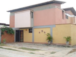 EILEEN CASTILLO Townhouse En Venta En Cagua - La Ciudadela Código FLEX: 09-7408 No.1
