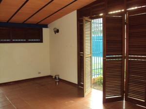 Soluci�n Inmobiliaria de Aragua, C.A Casa En Venta En Maracay - El Castaño C&oacute;digo FLEX: 09-9056 No.4
