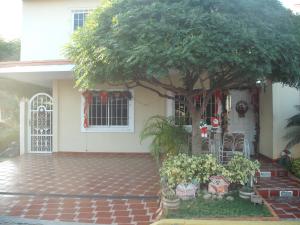 JUSMERI ESPINA Townhouse Venta Maracaibo Doral Norte FLEXMLS-10-299