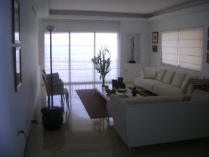 ORLANDO GIRALDO Apartamento En Venta En Maracaibo - El Milagro C&oacute;digo FLEX: 10-644