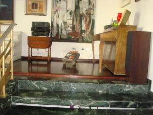 NURIA ROCAS Casa En Venta En Caracas - La Castellana C&oacute;digo FLEX: 10-560 No.4