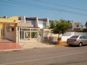 JUSMERI ESPINA Casa Venta Maracaibo Lago Mar Beach FLEXMLS-10-1102