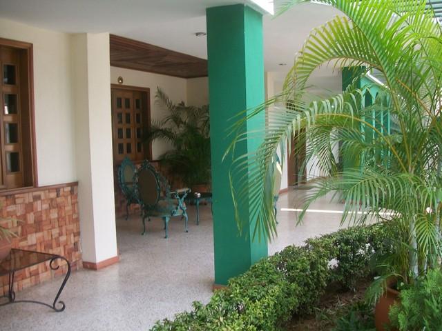 ANGEL PINTON Casa en Venta en La California en Maracaibo Código: 10-1206 No.0
