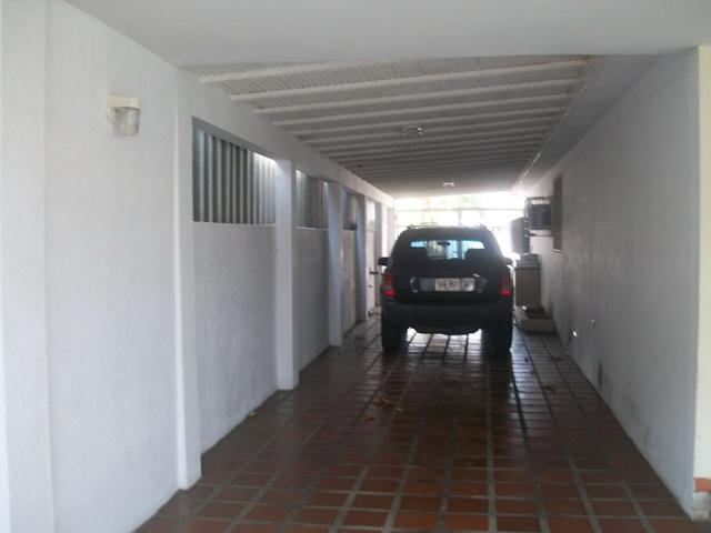 ANGEL PINTON Casa en Venta en La California en Maracaibo Código: 10-1206 No.4