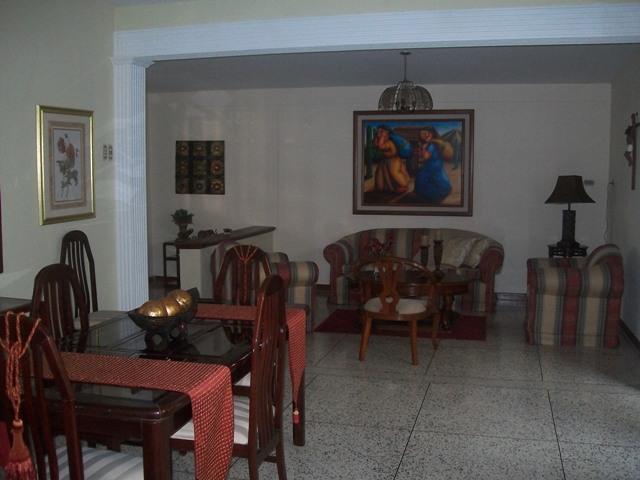 ANGEL PINTON Casa en Venta en La California en Maracaibo Código: 10-1206 No.9
