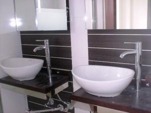 FRANQUICIA COMERCIAL GARIBALDI VALENCIA. Alquiler y venta de inmuebles a nivel nacional. Apartamento En Venta En Valencia - El Parral C&oacute;digo FLEX: 10-1357 No.6