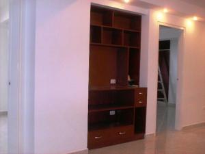 FRANQUICIA COMERCIAL GARIBALDI VALENCIA. Alquiler y venta de inmuebles a nivel nacional. Apartamento En Venta En Valencia - El Parral C&oacute;digo FLEX: 10-1357 No.9