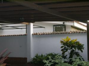 MARIA ALBA GIORDANO Casa En Venta En Valencia - Campo Alegre C&oacute;digo FLEX: 10-244 No.2