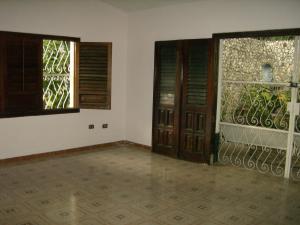 MARIA ALBA GIORDANO Casa En Venta En Valencia - Campo Alegre C&oacute;digo FLEX: 10-244 No.7