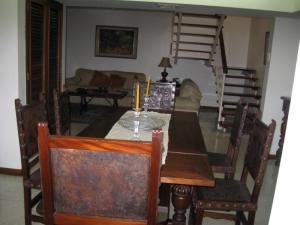 JUSMERI ESPINA Casa En Venta En Maracaibo - Avenida El Milagro C&oacute;digo FLEX: 10-2026 No.6