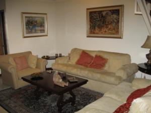 JUSMERI ESPINA Casa En Venta En Maracaibo - Avenida El Milagro C&oacute;digo FLEX: 10-2026 No.9