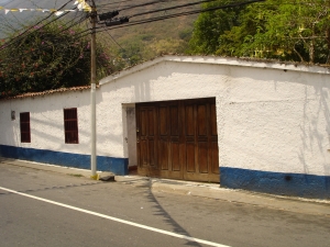 Venta - Casa En La Puerta - Via Principalimage fachada RAH:10-2195