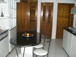 VICTOR ARTURO MORANTES Apartamento En Venta En Maracaibo - La Lago C&oacute;digo FLEX: 10-2606 No.4