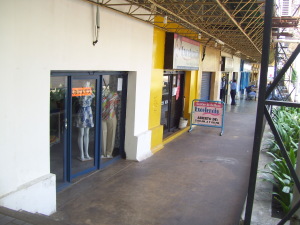 MASTER INTERNATIONAL Local Comercial En Venta En Maracaibo - Pomona C&oacute;digo FLEX: 10-2813