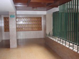 Soluci�n Inmobiliaria de Aragua, C.A Apartamento En Venta En Maracay - Urbanizacion El Centro C&oacute;digo FLEX: 10-2982 No.4