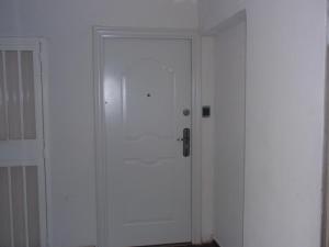Soluci�n Inmobiliaria de Aragua, C.A Apartamento En Venta En Maracay - Urbanizacion El Centro C&oacute;digo FLEX: 10-2982 No.6