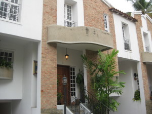 EILEEN CASTILLO Townhouse En Venta En Maracay - El Bosque C&oacute;digo FLEX: 10-3193 No.1