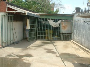 MARIEDOS DAVALILLO Local Comercial En Venta En Maracaibo - Avenida Delicias Norte C&oacute;digo FLEX: 10-3340 No.5