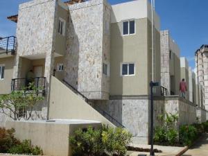 URDANETAYRODRIGUEZ Townhouse Venta Maracaibo Avenida El Milagro FLEXMLS-10-4758