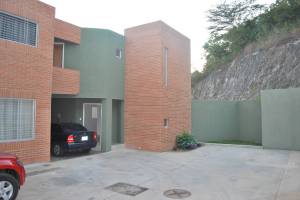 Estela Beatriz P�rez Rivas Townhouse En Venta En Valencia - San Diego C&oacute;digo FLEX: 10-7563