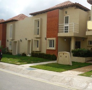 PEDRO ARNAL Townhouse Venta Municipio Maneiro Pampatar Las Casonas FLEXMLS-10-7929