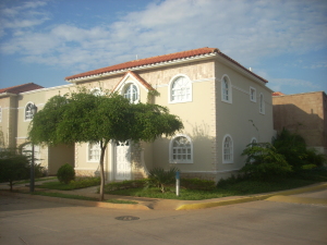 ALIRIO VALERA Townhouse Venta Maracaibo El Milagro Norte FLEXMLS-10-8013