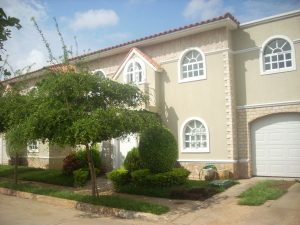 ALIRIO VALERA Townhouse En Venta En Maracaibo - El Milagro Norte C&oacute;digo FLEX: 10-8213