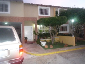JUSMERI ESPINA Townhouse Venta Maracaibo Lago Mar Beach FLEXMLS-10-8623