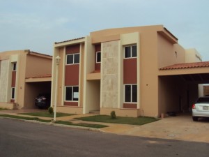 ALIRIO VALERA Townhouse Venta Maracaibo El Milagro Norte FLEXMLS-10-9251