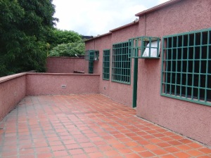 ERNESTO JIMENEZ Oficina En Venta En Caracas - La Trinidad C&oacute;digo FLEX: 10-9519 No.2