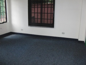 ERNESTO JIMENEZ Oficina En Venta En Caracas - La Trinidad C&oacute;digo FLEX: 10-9519 No.9