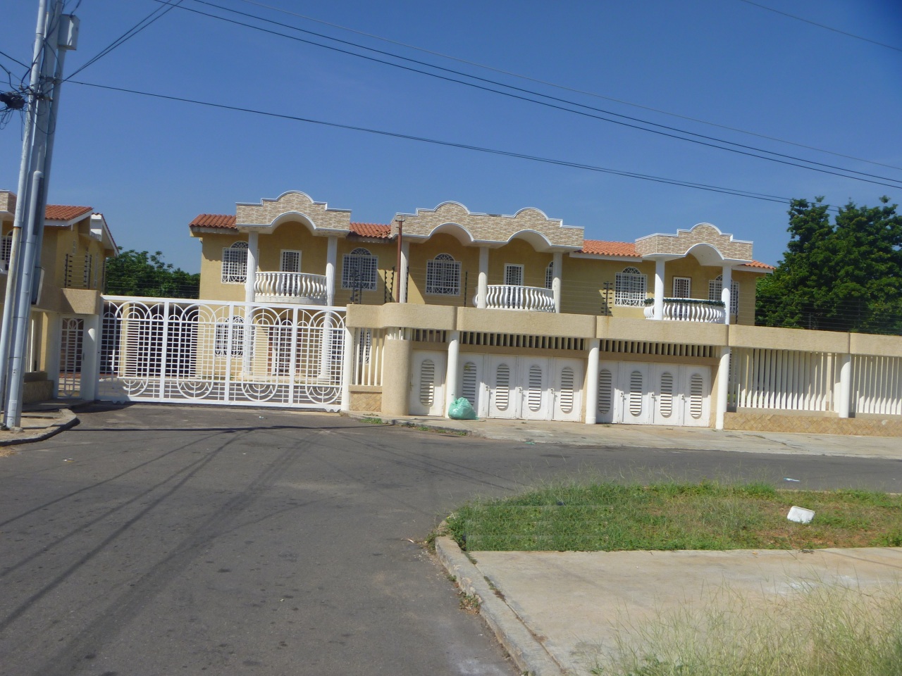         ANGEL PINTON Casa en Venta en La Coromoto en Maracaibo C&oacute;digo: 10-8135 No.1