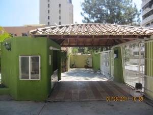 MARIA ALBA GIORDANO Townhouse Venta Valencia Sabana Larga FLEXMLS-11-1020