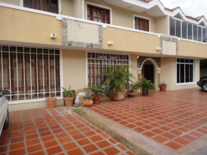 Townhouse / Venta / Maracaibo / Avenida Milagro Norte / FLEXMLS-11-966